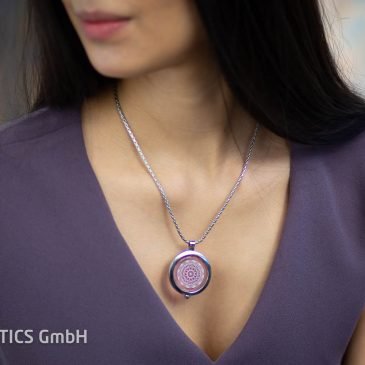 ** NEW ** Pendant for Facetted Crystals with Crystal in a box